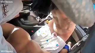 Meu amigo parou o carro no acostamento na a Av. Brasil pra gente fuder no meio da estrada dentro do carro